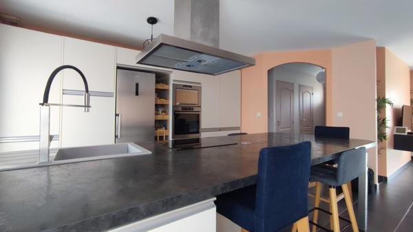 Beau Pavillon Nyoiseau