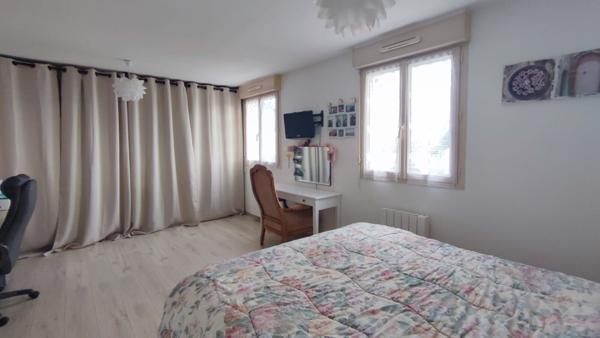 Beau Pavillon Nyoiseau