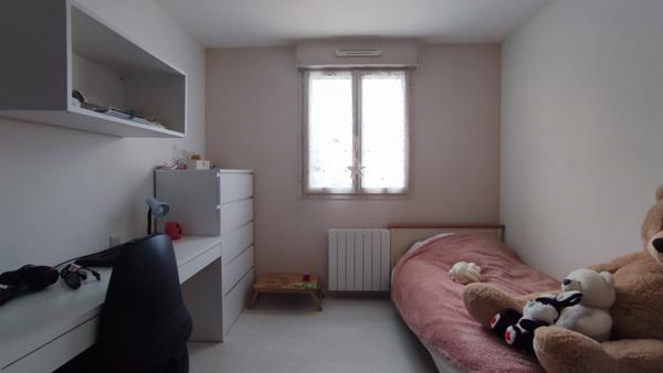 Beau Pavillon Nyoiseau