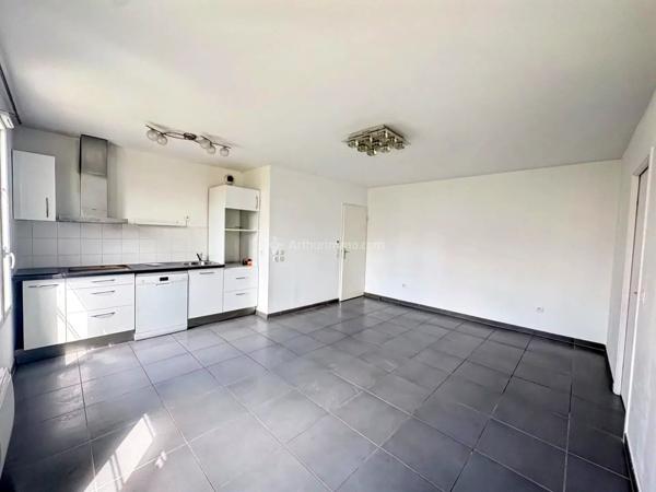 Vente                                                      Appartement
                        
                     4 pièces                      72 m2                     à Serris