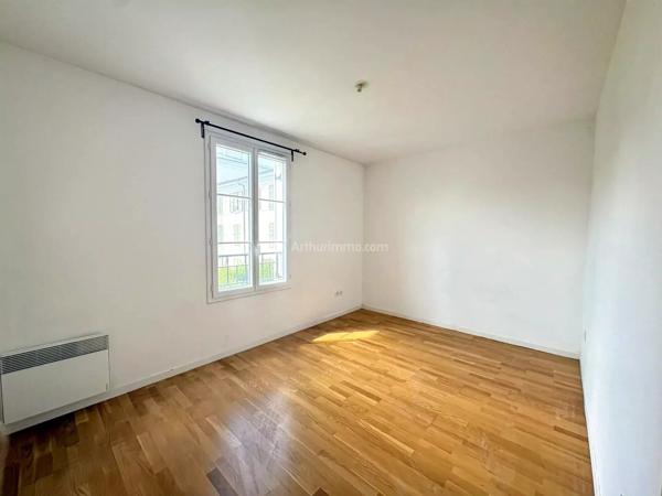 Vente                                                      Appartement
                        
                     4 pièces                      72 m2                     à Serris