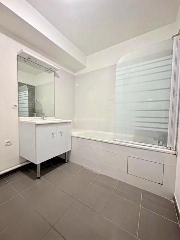 Vente                                                      Appartement
                        
                     4 pièces                      72 m2                     à Serris