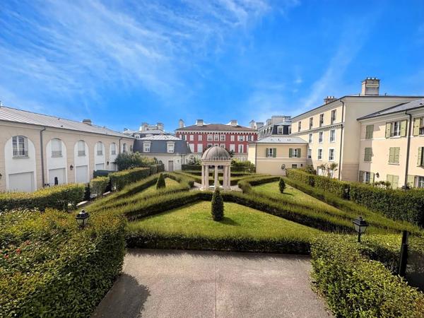 Vente                                                      Appartement
                        
                     4 pièces                      72 m2                     à Serris