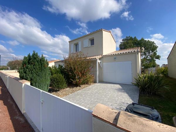 SAINT MICHEL EN L'HERM (85) AU CALME ET A 5 MIN DES PLAGES VILLA 2015 GRAND CONFORT 3 CHAMBRES SUR 600M²