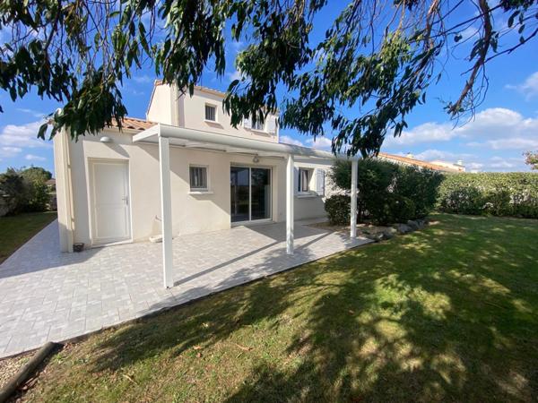 SAINT MICHEL EN L'HERM (85) AU CALME ET A 5 MIN DES PLAGES VILLA 2015 GRAND CONFORT 3 CHAMBRES SUR 600M²