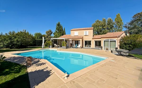 Maison à vendre    4 pièces •  Roquefort