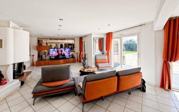 Maison à vendre    4 pièces •  Roquefort