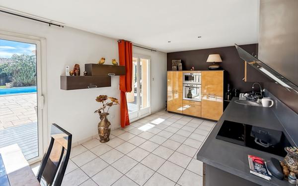 Maison à vendre    4 pièces •  Roquefort