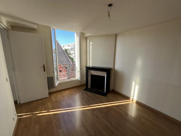 Appartement
         4 pièces
        - 96 m² 205 000 € *