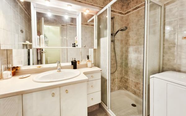 Appartement à vendre    2 pièces • 41 m2 Saint-Raphaël