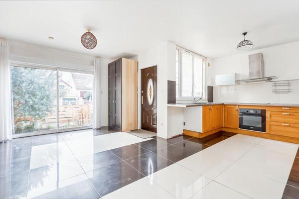 Comme une maison à Bobigny 3 pièces avec jardin et parking