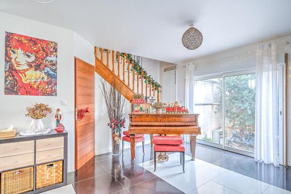 Comme une maison à Bobigny 3 pièces avec jardin et parking