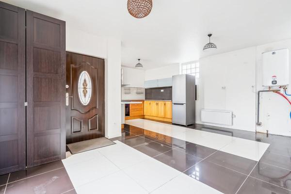 Comme une maison à Bobigny 3 pièces avec jardin et parking