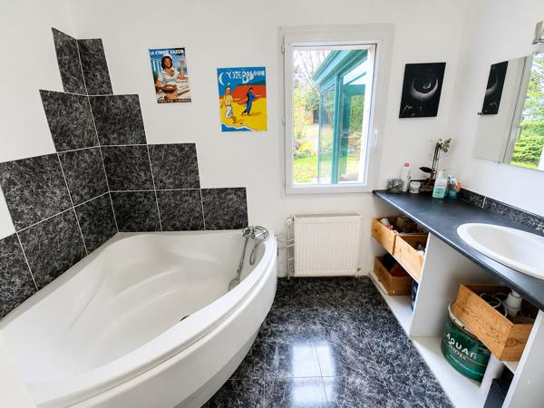 Maison
         6 pièces
        - 170 m² 334 900 € *