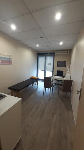 Local Commercial 3 pièces - 105 m²