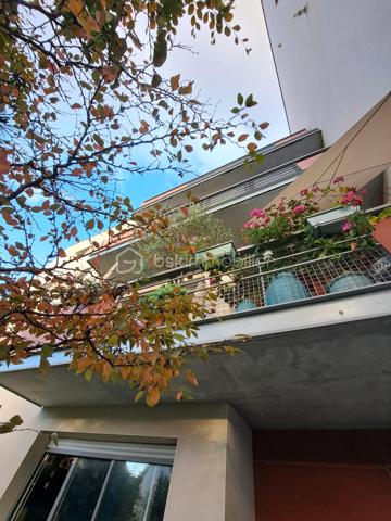 🏡 À VENDRE –Appartement “T4 avec jardin – Pacé – Résidence récente – Terrasse”(aux portes de Rennes)
À découvrir rapidement : appartement T4 de 73 m² en rez-de-jardin, situé à Pacé, dans une résidence récente, sécurisée et au calme, à proximité immédiate des commerces, écoles et transports.

👉 Accès rapide à Rennes
🌿 Un extérieur recherché (comme une maison)
Belle pièce de vie lumineuse avec salon / séjour donnant directement sur une terrasse + jardin privatif 🌳
➡️ Idéal pour profiter des beaux jours, recevoir ou pour les enfants

✔ Cuisine ouverte aménagée et équipée
✔ Espace de vie moderne et fonctionnel
🛏️ 3 chambres – idéal famille / investissement
✔ 3 chambres dont une avec dressing
✔ Salle de bain ✔ WC indépendant

⭐ LES + QUI FONT LA DIFFÉRENCE
✔ Rez-de-jardin avec extérieur
✔ Résidence récente (aucun travaux)
✔ Très lumineux
✔ Quartier calme et recherché
✔ Proche centre de Pacé
✔ Bonne rentabilité possible

📸 Photos supplémentaires sur demande
🚨 BIEN TRÈS RECHERCHÉ SUR LE SECTEUR – OPPORTUNITÉ À SAISIR RAPIDEMENT !