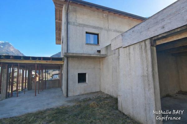 Maison 182 m² + Annexe + Terrain piscinable