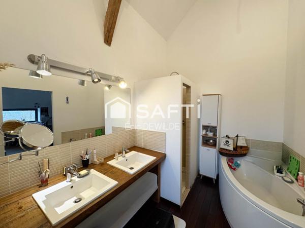 Maison en pierre rénovée, atypique, lumineuse et performante