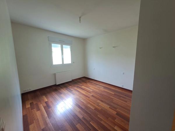 Maison contemporaine en ossature bois avec vue dominante