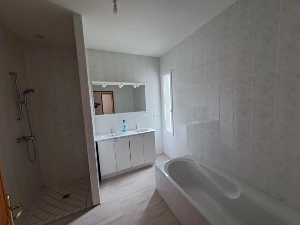 Maison contemporaine en ossature bois avec vue dominante