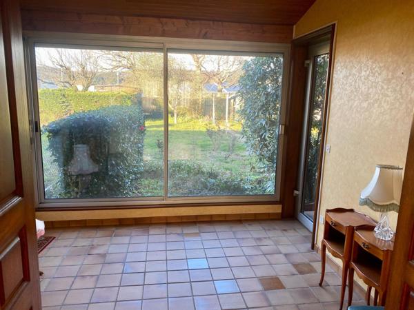 Maison de ville avec garage et jardin attenant