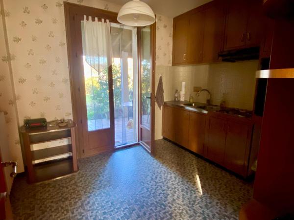 Maison de ville avec garage et jardin attenant