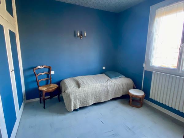 Maison de ville avec garage et jardin attenant