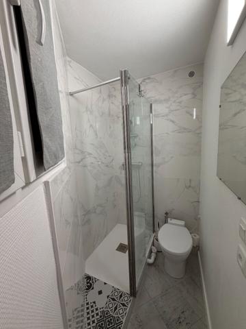 Chambre de bonne en entre-sol - quartier cathédrale - à Blois 1 pièce(s) 9 m2
