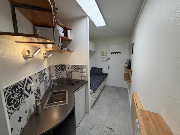 Chambre de bonne en entre-sol - quartier cathédrale - à Blois 1 pièce(s) 9 m2