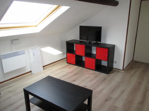 Appartement Reims 1 pièce(s) 20 m2 - rue Macquart (3ème droite sur cour)