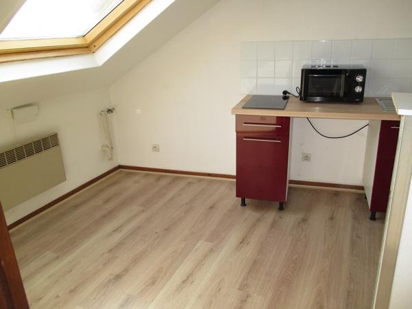 Appartement Reims 1 pièce(s) 20 m2 - rue Macquart (3ème droite sur cour)