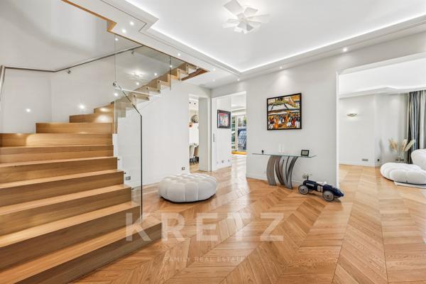 Paris XVI - Duplex contemporain, à deux pas du Trocadéro et de l'avenue Georges Mandel.