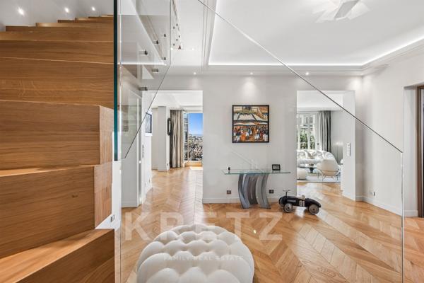 Paris XVI - Duplex contemporain, à deux pas du Trocadéro et de l'avenue Georges Mandel.