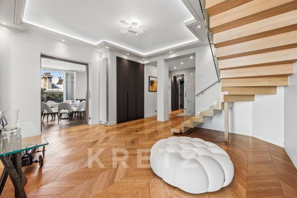 Paris XVI - Duplex contemporain, à deux pas du Trocadéro et de l'avenue Georges Mandel.