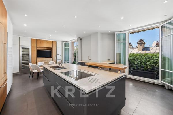 Paris XVI - Duplex contemporain, à deux pas du Trocadéro et de l'avenue Georges Mandel.