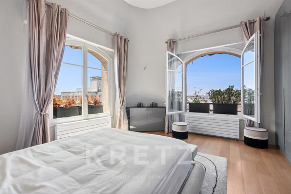 Paris XVI - Duplex contemporain, à deux pas du Trocadéro et de l'avenue Georges Mandel.