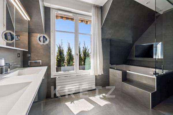 Paris XVI - Duplex contemporain, à deux pas du Trocadéro et de l'avenue Georges Mandel.