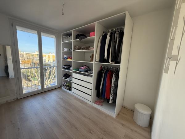 Marignane (13700) Marignane ( 13700) Vente appartement 73 m2 carrez Expo sud 2 éme étage traversant avec balcon .