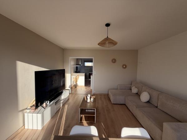 Marignane (13700) Marignane ( 13700) Vente appartement 73 m2 carrez Expo sud 2 éme étage traversant avec balcon .