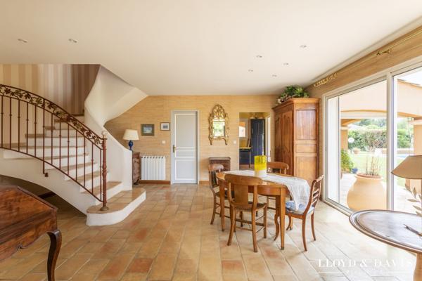 VILLA FAMILIALE AVEC VUE MER