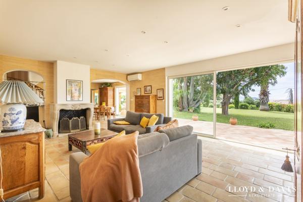VILLA FAMILIALE AVEC VUE MER