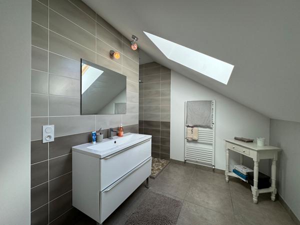 A vendre, au centre ville de Périgueux (24000), état irréprochable pour cette très belle maison de ville type 5 avec grand jardin