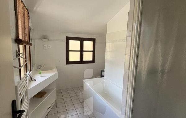 Maison de vacances de 60 m2 située dans le parc résidentiel du Château de Salles