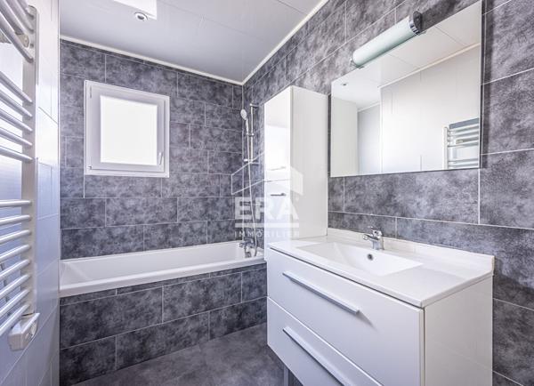 PROCHE BREUILLET - CHARMANTE MAISON - LOTISSEMENT CALME