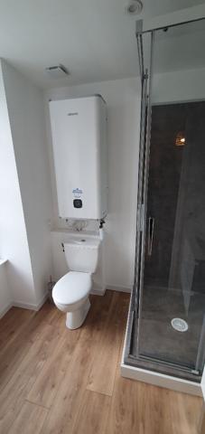 Studio meublé dans immeuble en centre ville de Bressuire dans rue calme