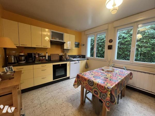 BAGNOLES DE L'ORNE, maison F3 avec appartement T2 au rez-de-jardin