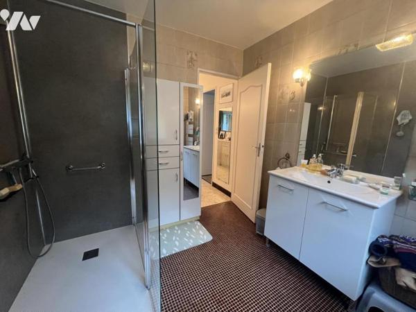 BAGNOLES DE L'ORNE, maison F3 avec appartement T2 au rez-de-jardin