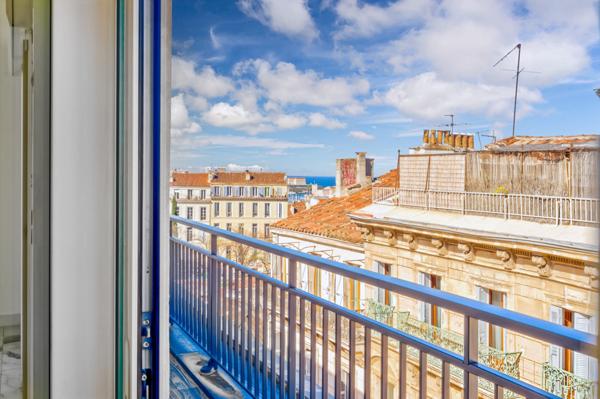 Marseille (13006) 2 PIECES DERNIER ETAGE TERRASSE VUE MER MARSEILLE COURS JULIEN 13006