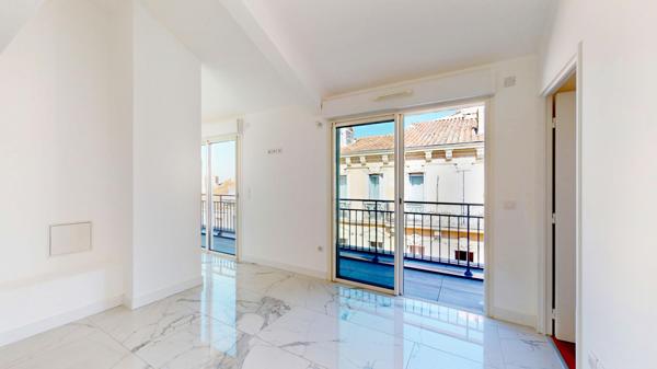 Marseille (13006) 2 PIECES DERNIER ETAGE TERRASSE VUE MER MARSEILLE COURS JULIEN 13006