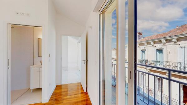 Marseille (13006) 2 PIECES DERNIER ETAGE TERRASSE VUE MER MARSEILLE COURS JULIEN 13006